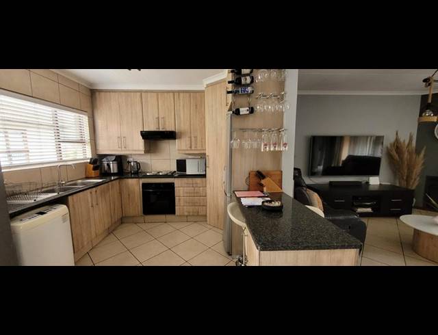 2 BEDROOM TOWNHOUSE FOR SALE IN MEYERSDAL
